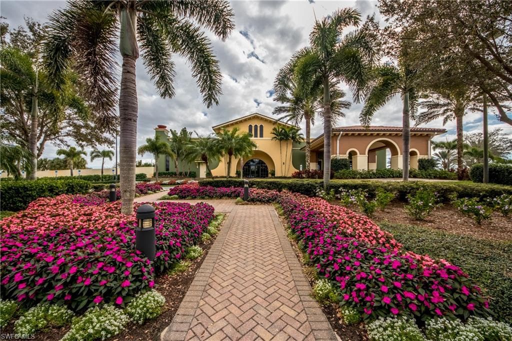 10518 Avila CIR-47