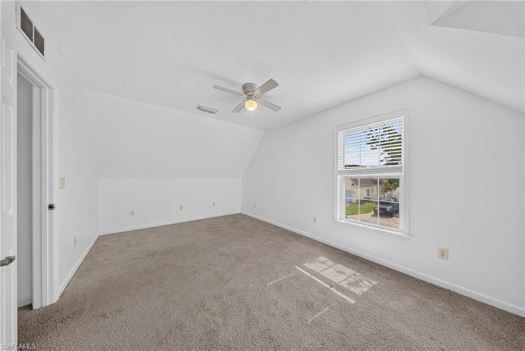 250 Leawood CIR-26