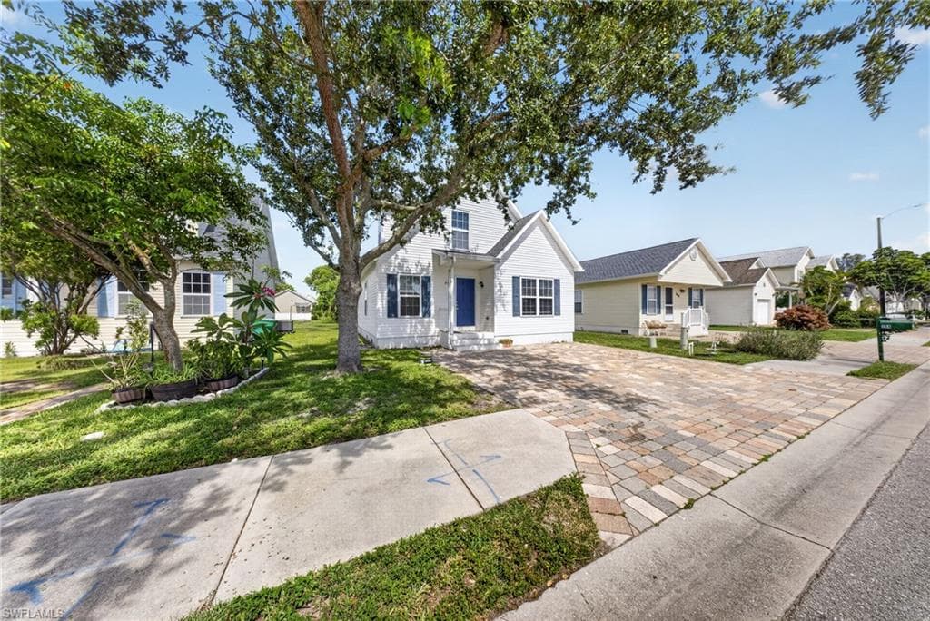250 Leawood CIR-1