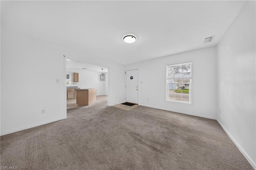 250 Leawood CIR-12