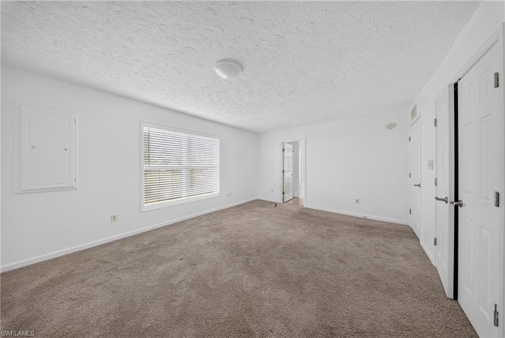 250 Leawood CIR-15