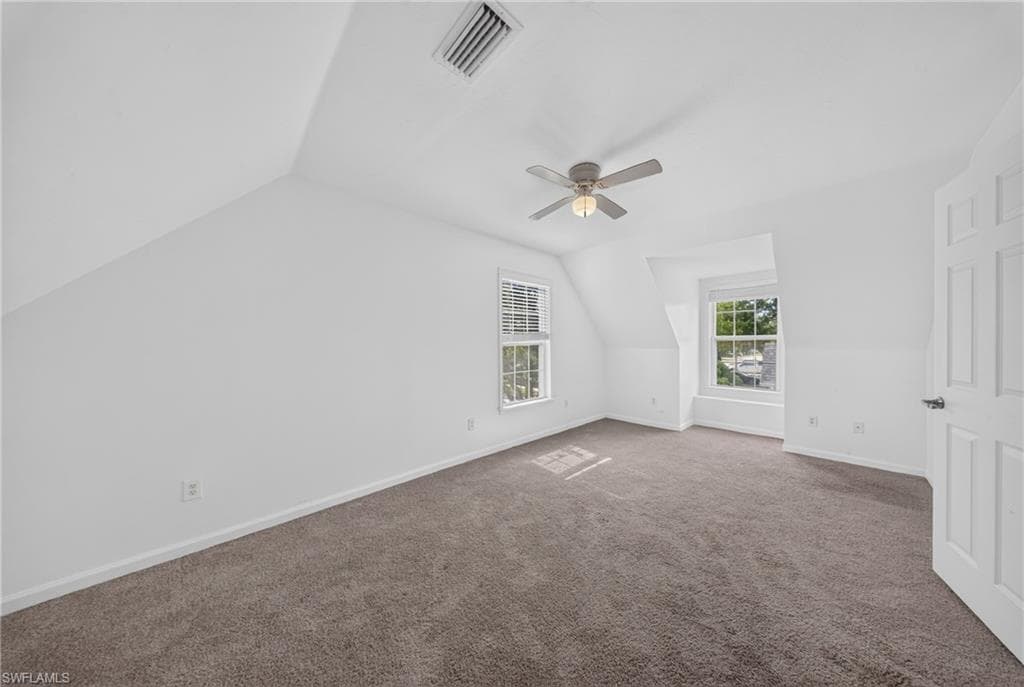 250 Leawood CIR-11