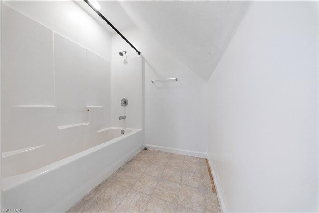 250 Leawood CIR-31