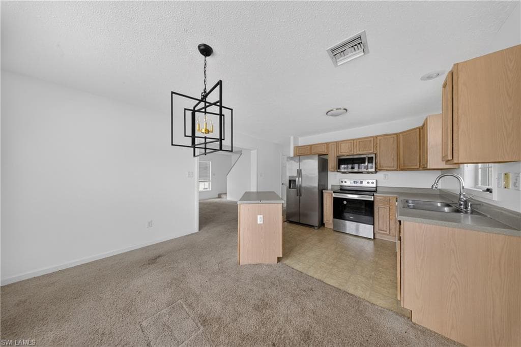 250 Leawood CIR-8
