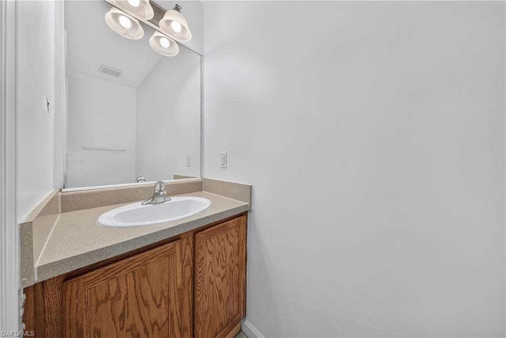 250 Leawood CIR-29