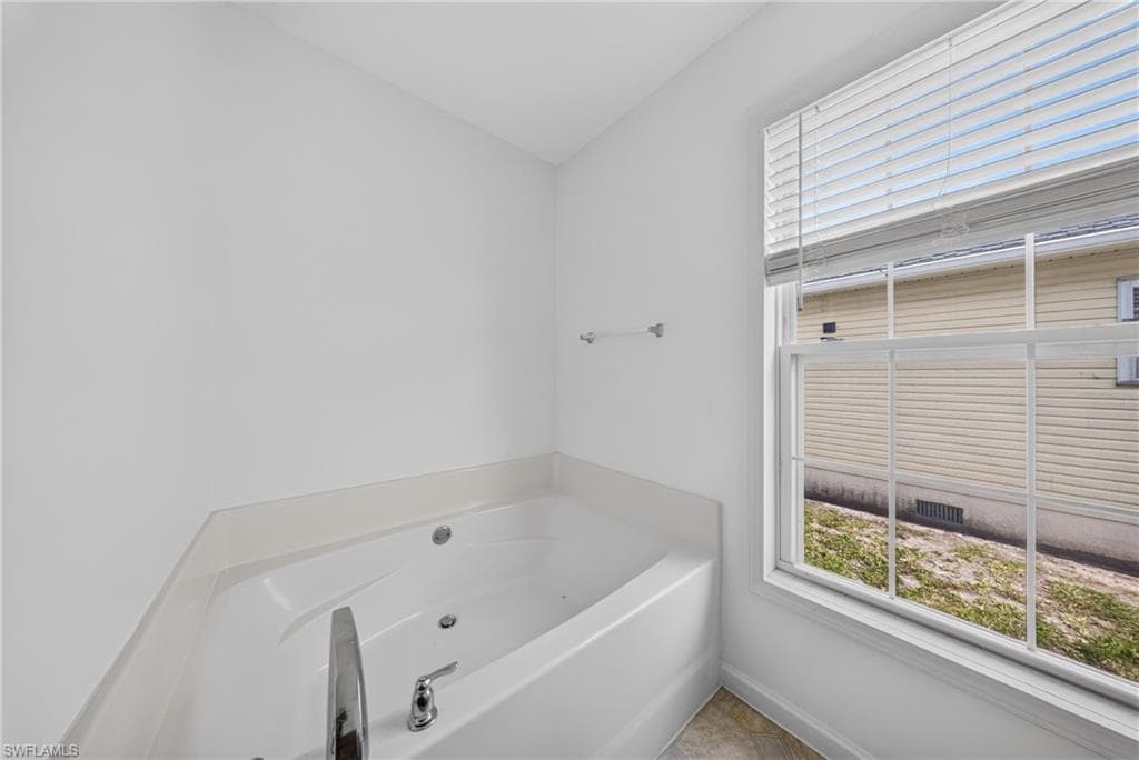 250 Leawood CIR-33
