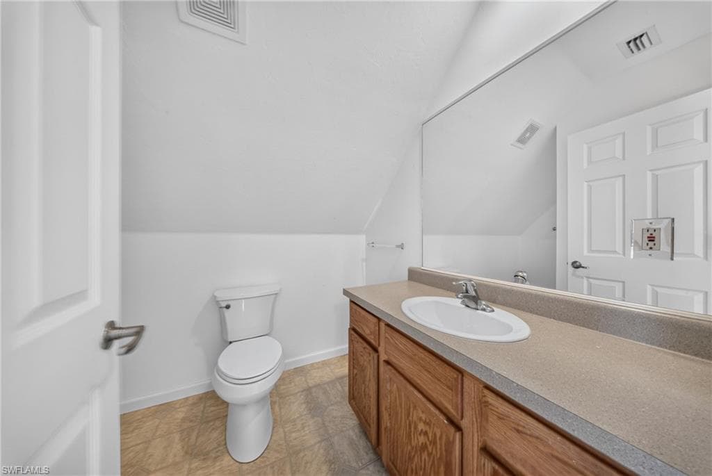 250 Leawood CIR-32