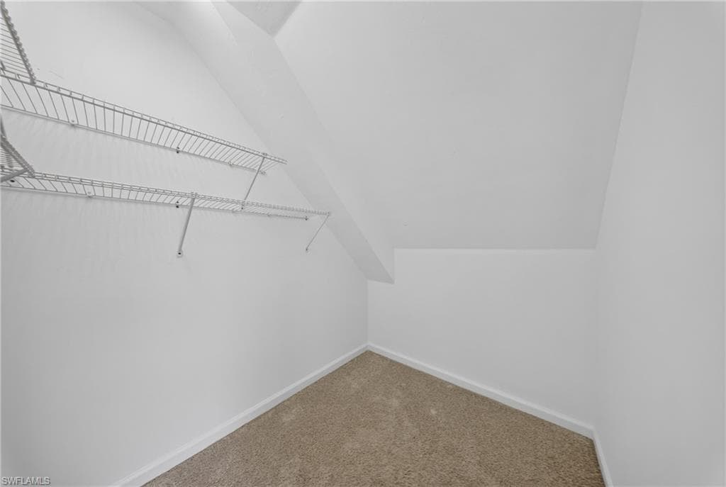 250 Leawood CIR-17