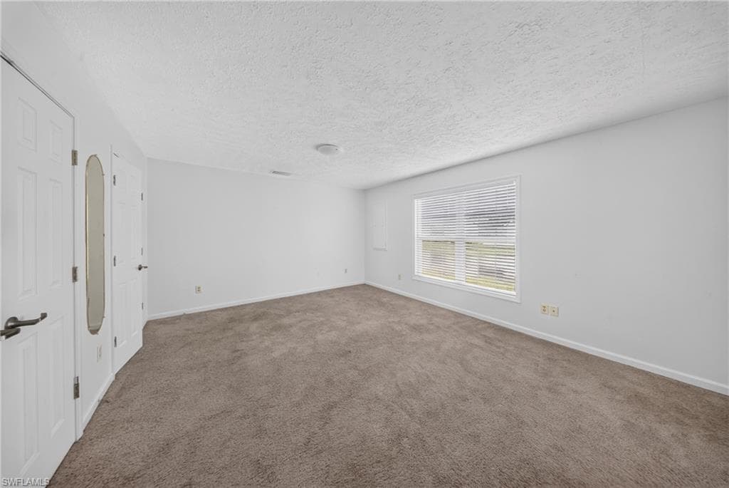 250 Leawood CIR-14