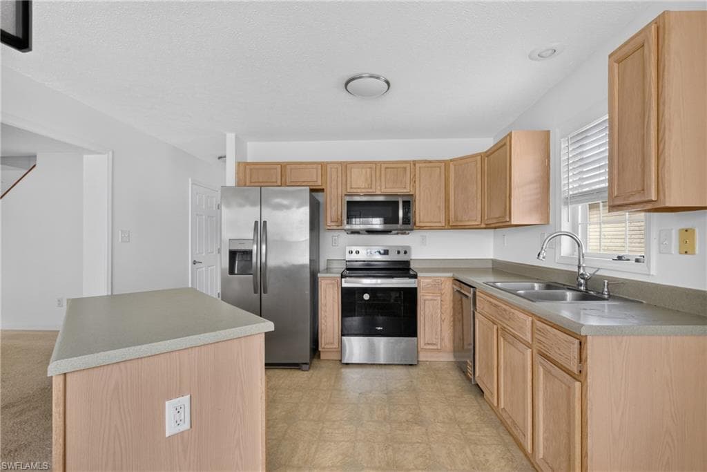 250 Leawood CIR-10