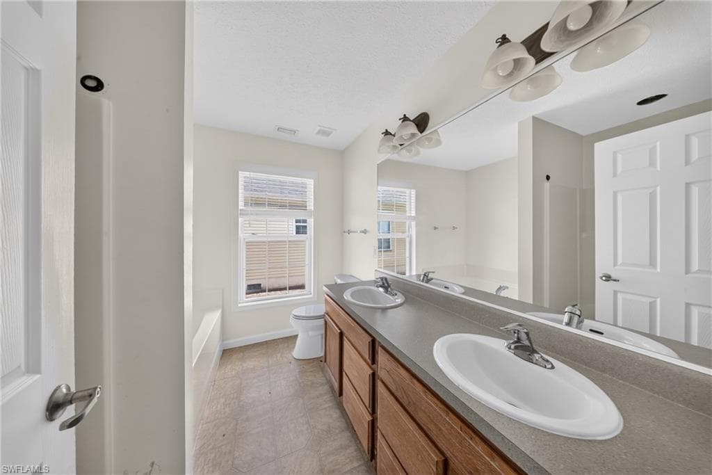 250 Leawood CIR-30