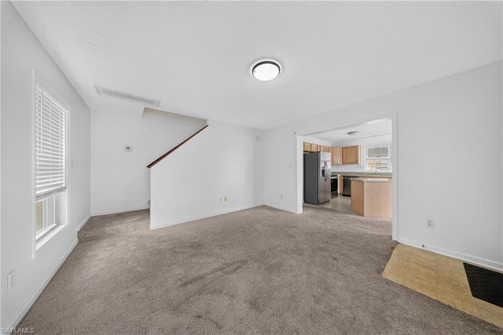 250 Leawood CIR-24