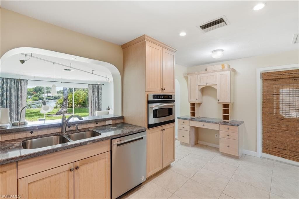 1316 Rordon AVE-11