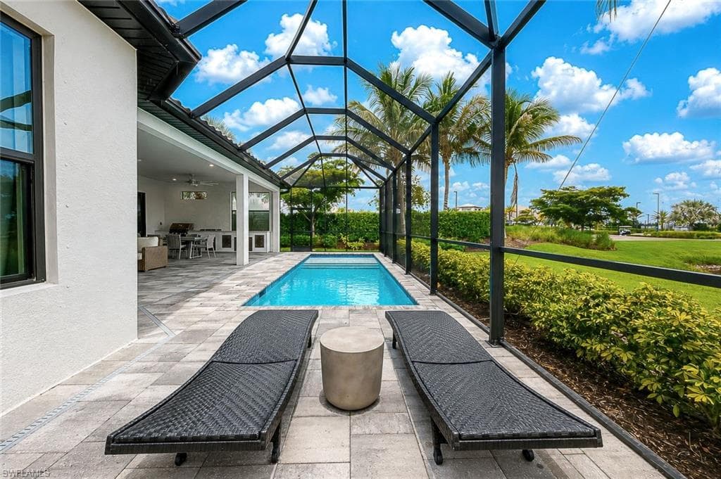 11110 Canal Grande DR-28