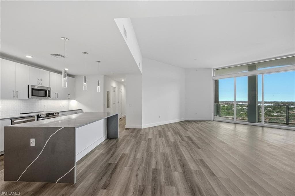 1950 Mayfair ST PH8-5