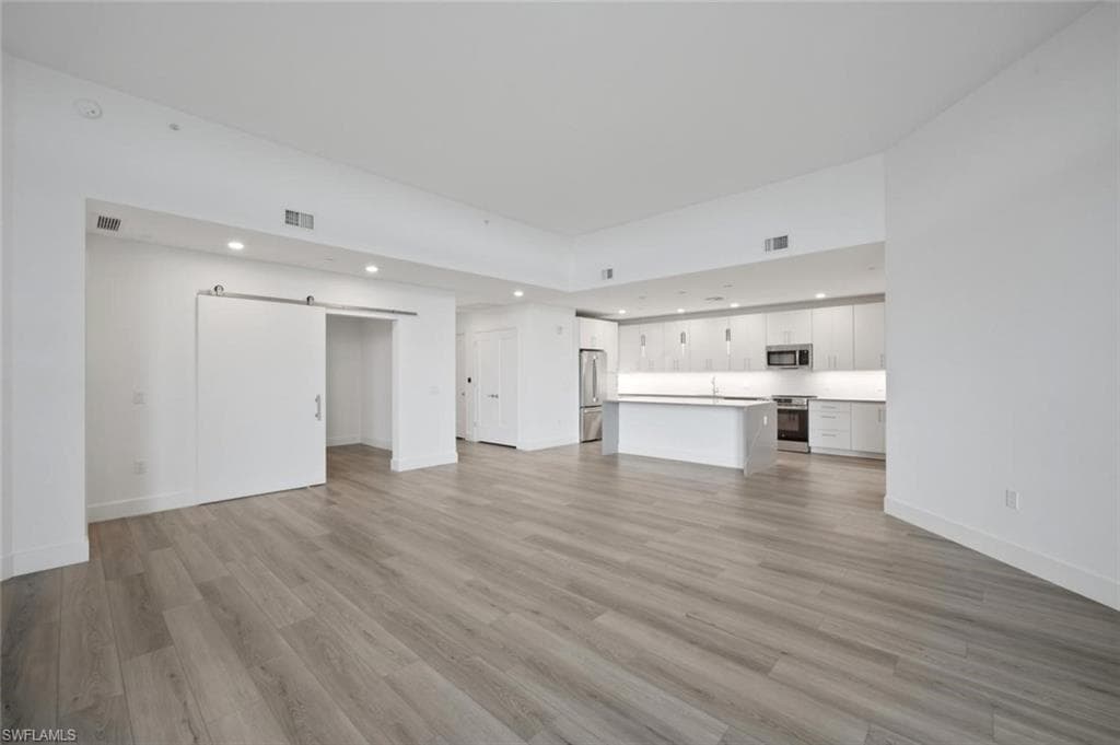 1950 Mayfair ST PH8-6
