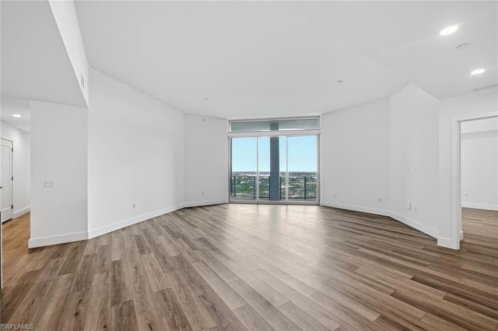 1950 Mayfair ST PH8-4