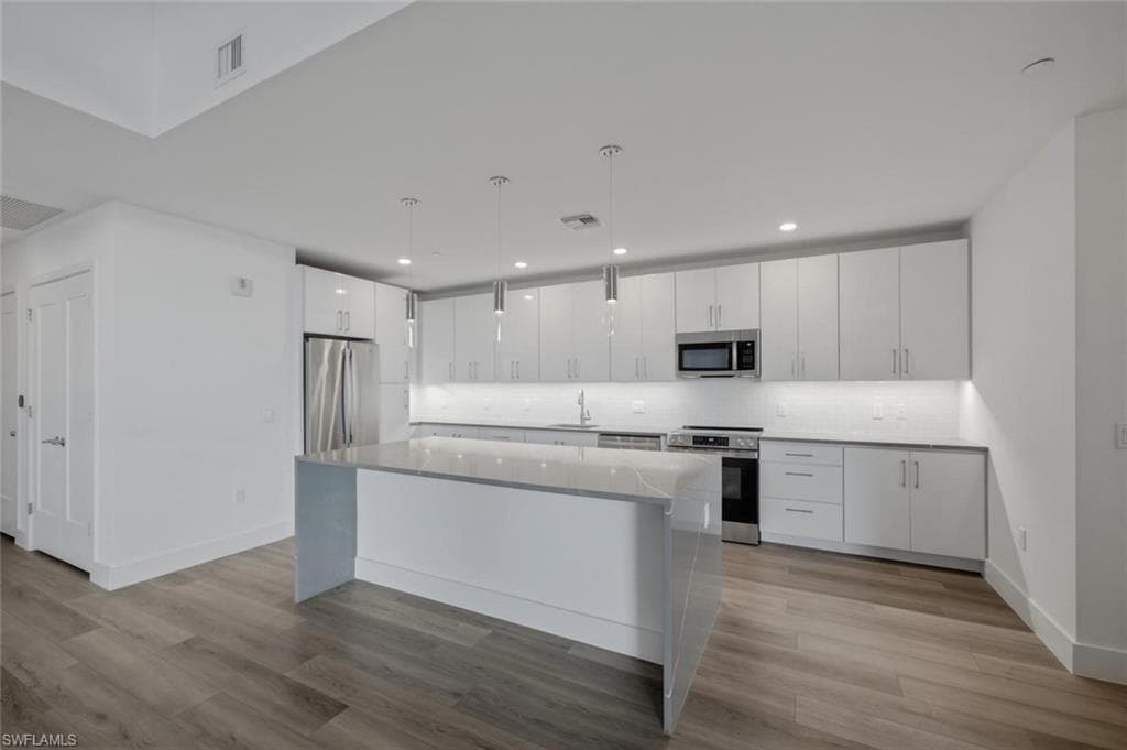 1950 Mayfair ST PH8-9