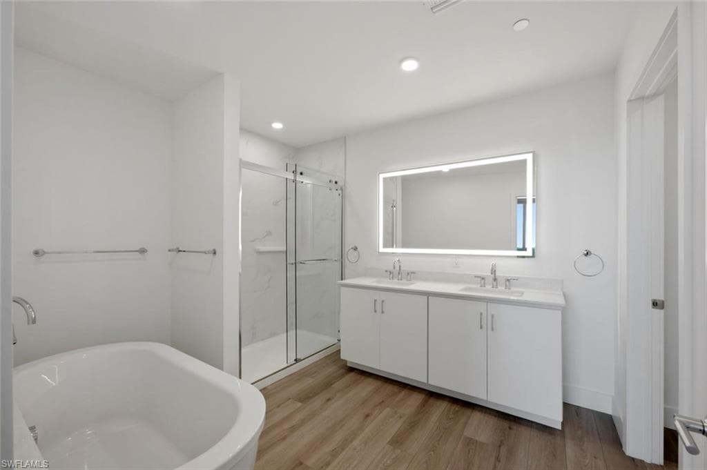 1950 Mayfair ST PH8-17