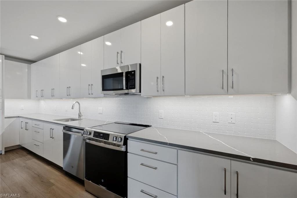 1950 Mayfair ST PH8-10