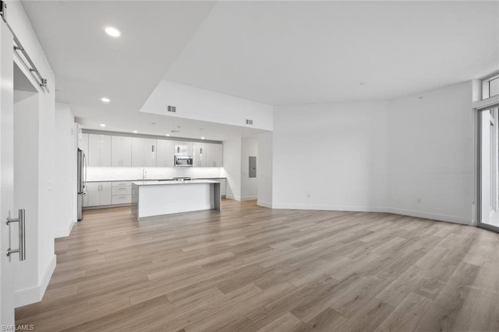 1950 Mayfair ST PH8-7