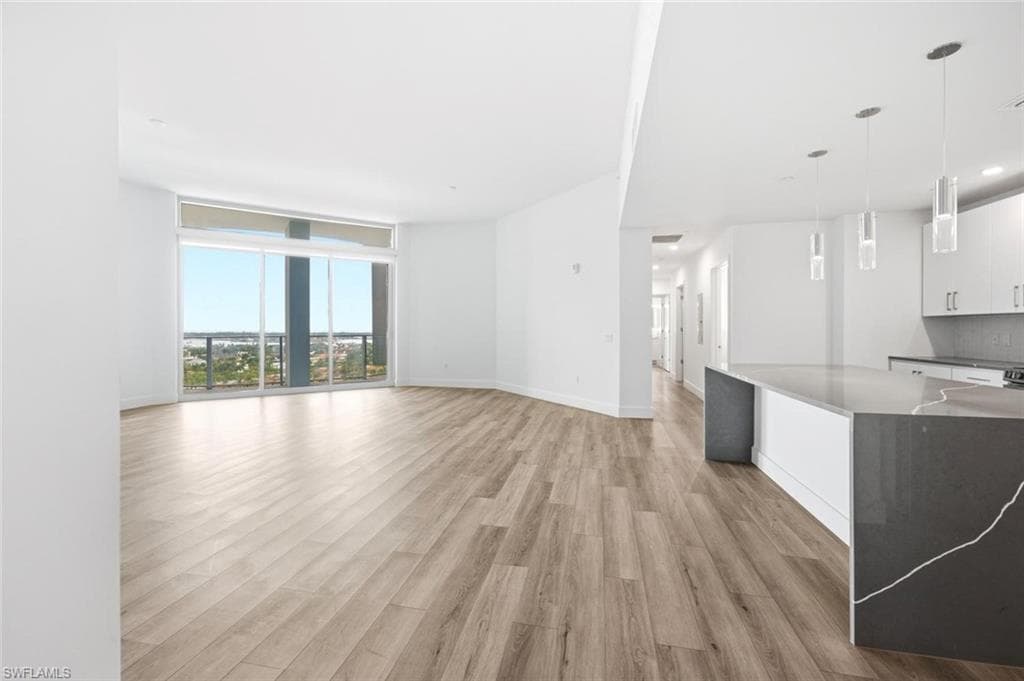 1950 Mayfair ST PH9-4