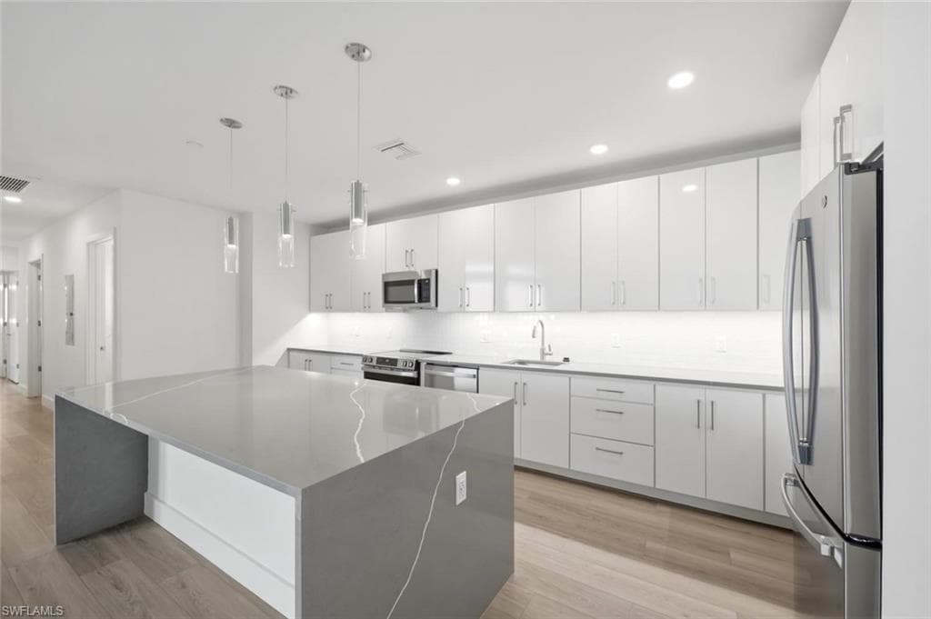 1950 Mayfair ST PH9-10