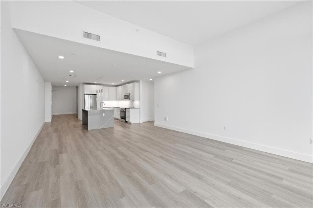 1950 Mayfair ST PH11-5