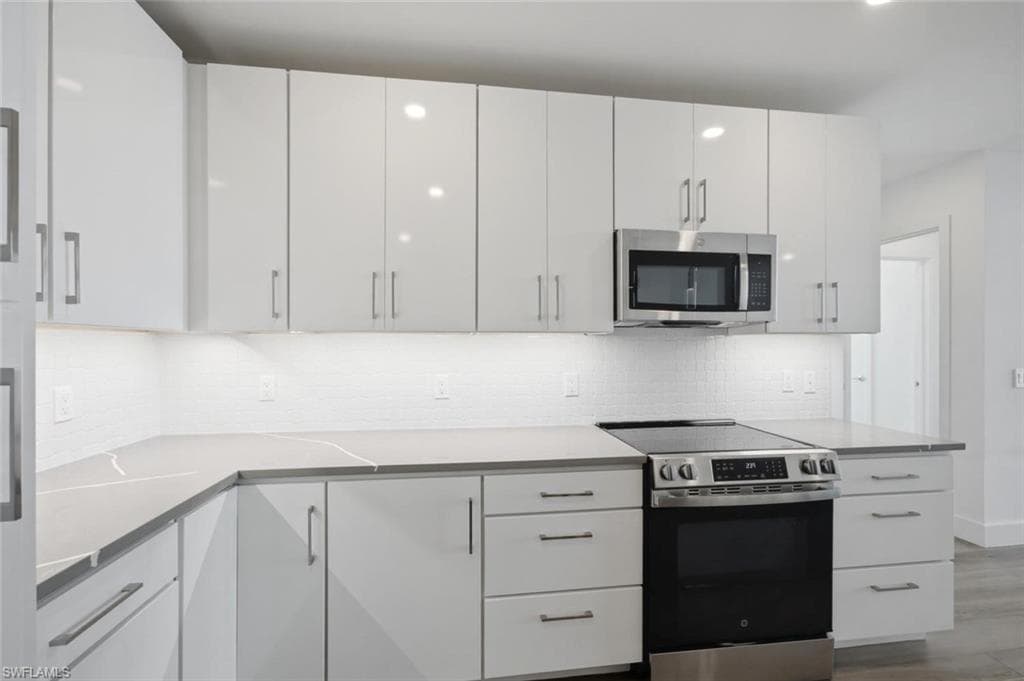 1950 Mayfair ST PH11-11