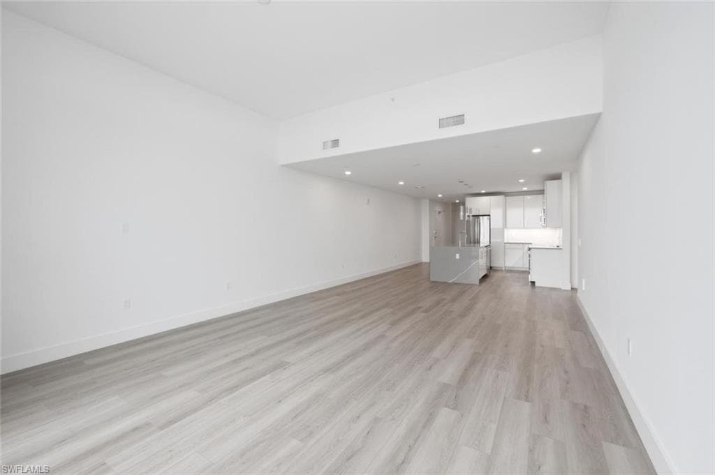 1950 Mayfair ST PH11-6