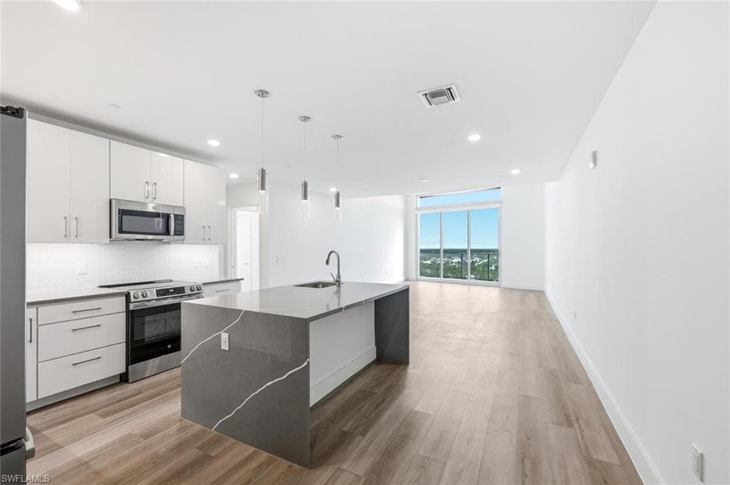 1950 Mayfair ST PH11-7