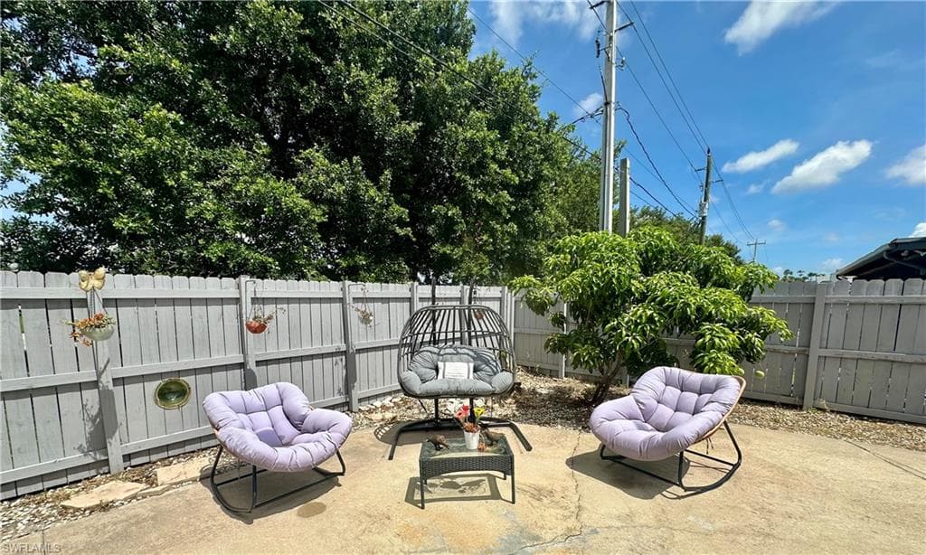 1495 Cranville SQ-33
