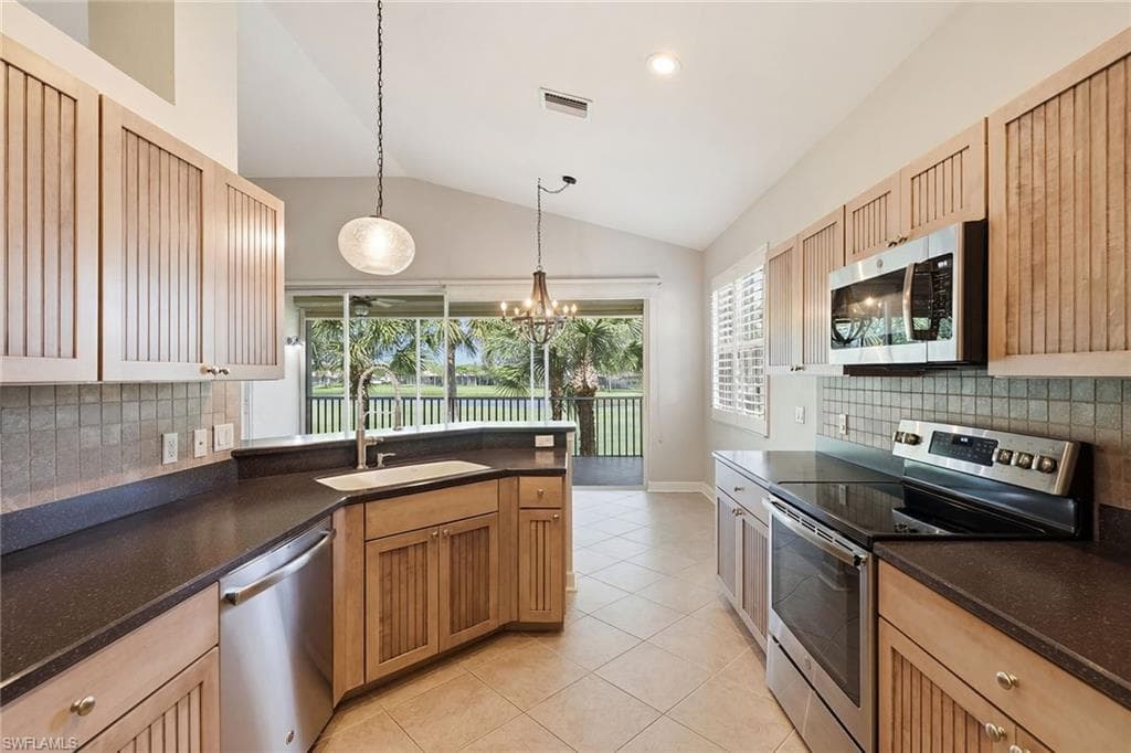 10462 Autumn Breeze DR 202-3
