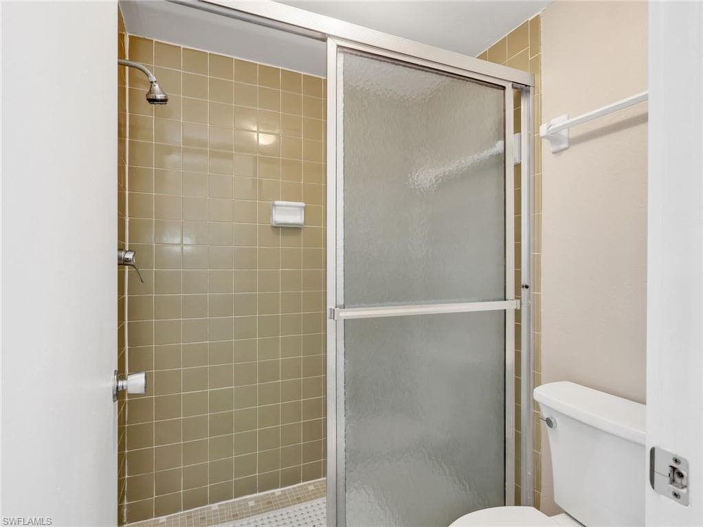 300 Valley Stream DR 8A-21