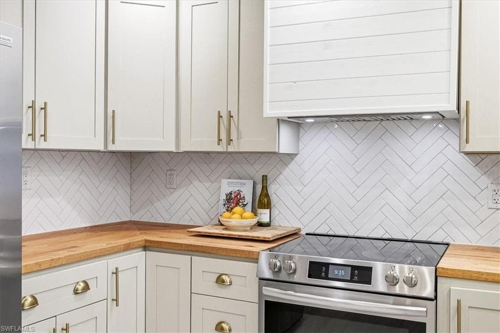 3880 Estey AVE-6