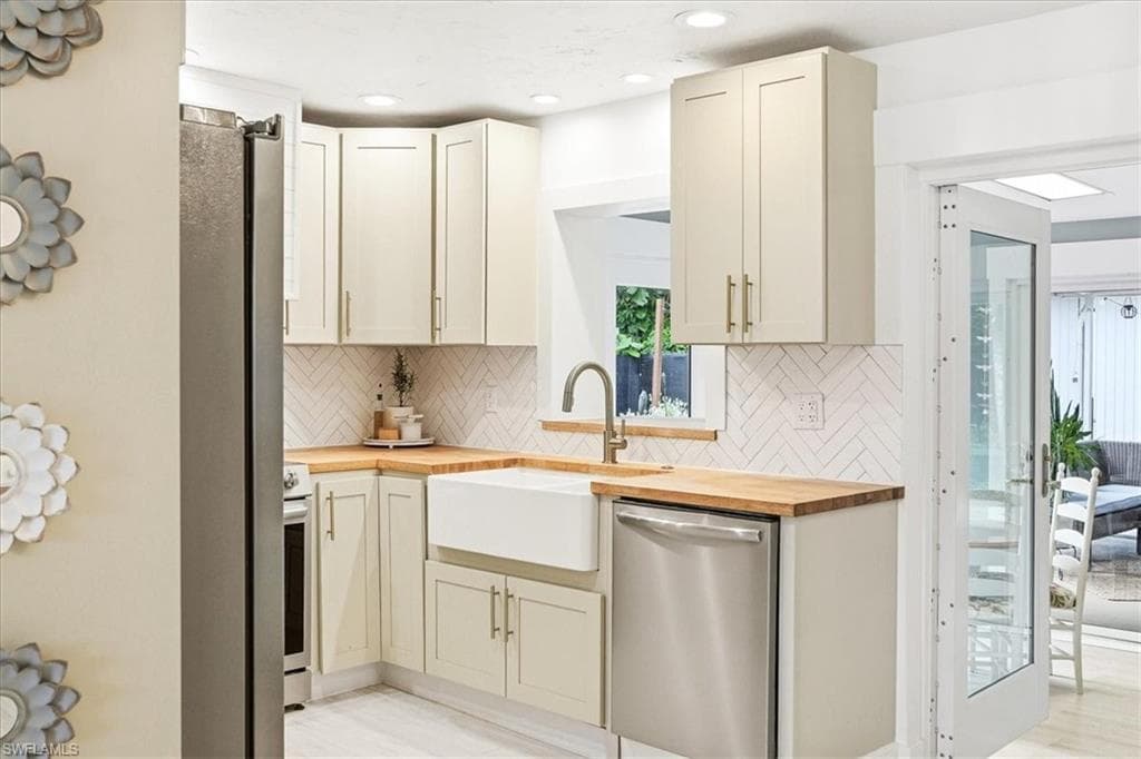 3880 Estey AVE-4