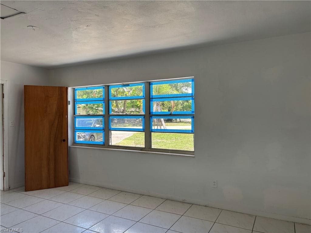 3977 Seminole AVE-1