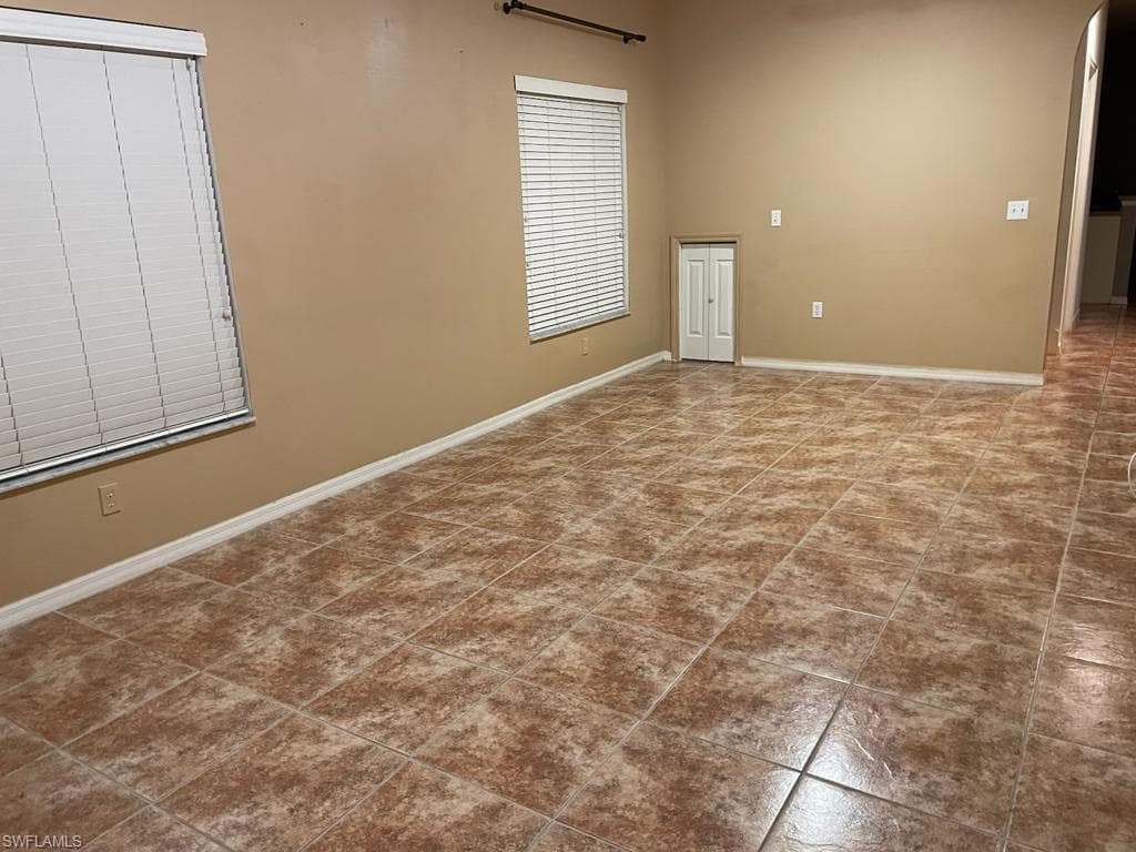 3265 Amanda LN 7-2