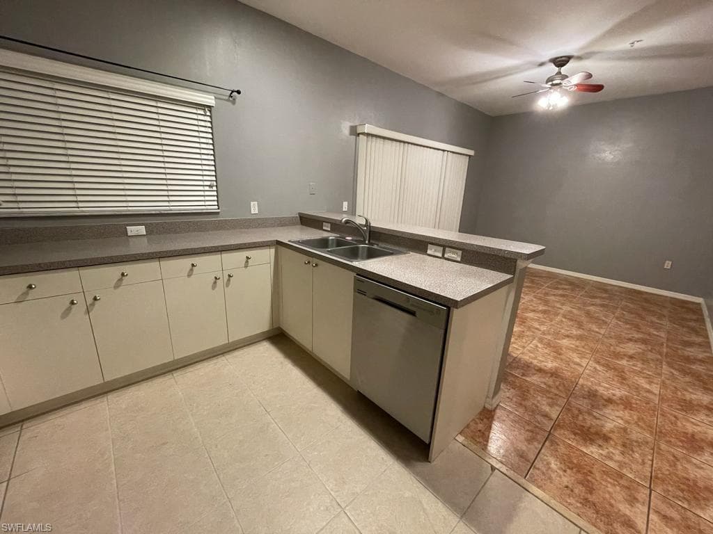 3265 Amanda LN 7-4
