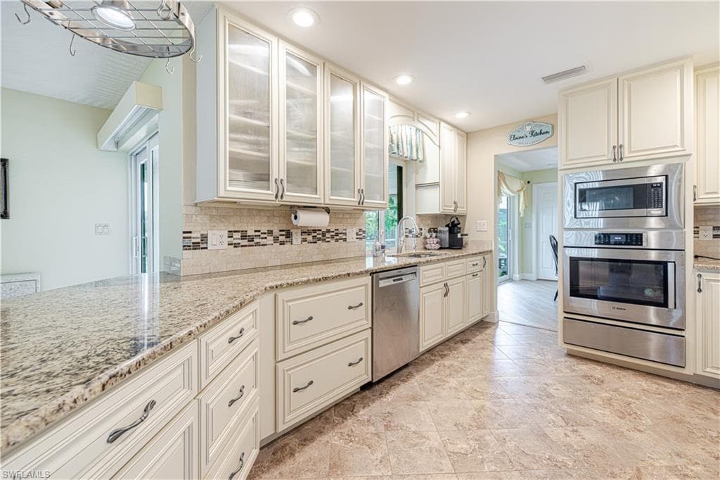 15840 Lake Candlewood DR-11