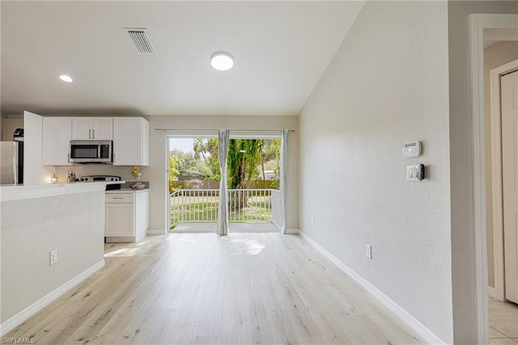 211 Palmacea RD-13