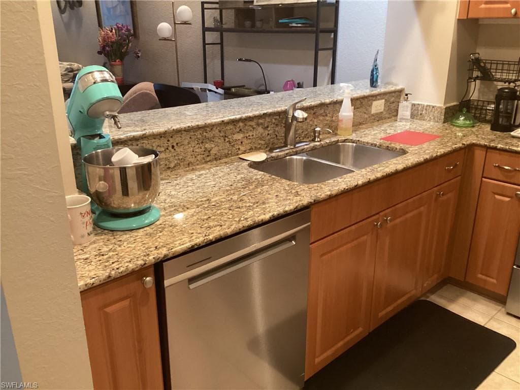 1121 Van Loon Commons CIR 304-17
