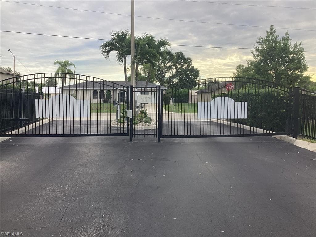 1121 Van Loon Commons CIR 304-3