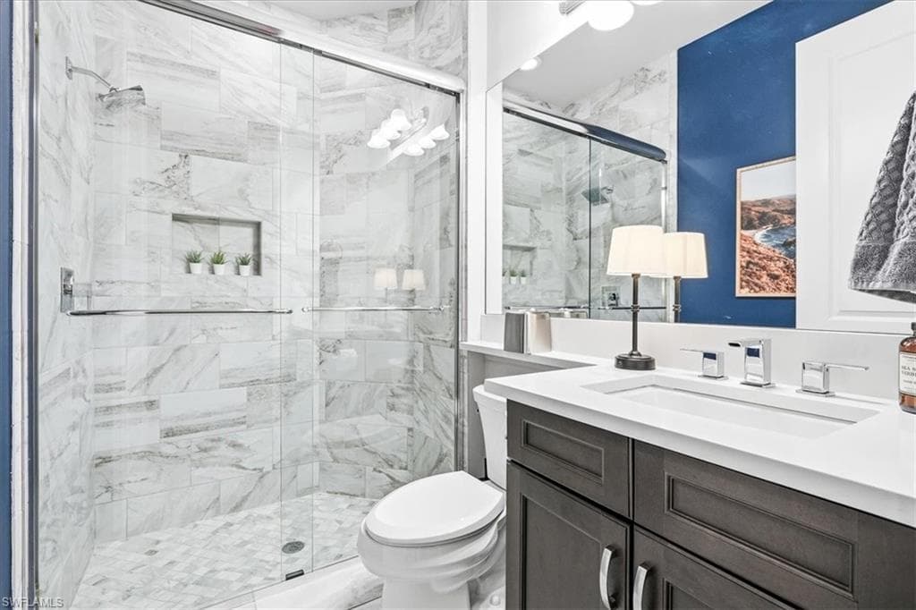 4432 Aurora ST-22