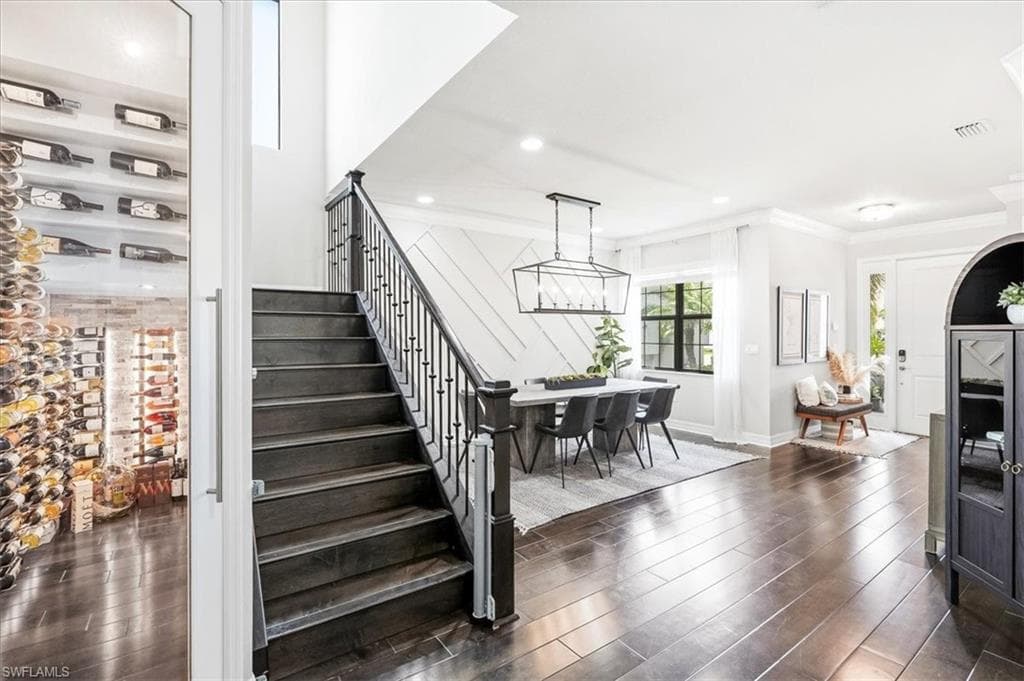4432 Aurora ST-16