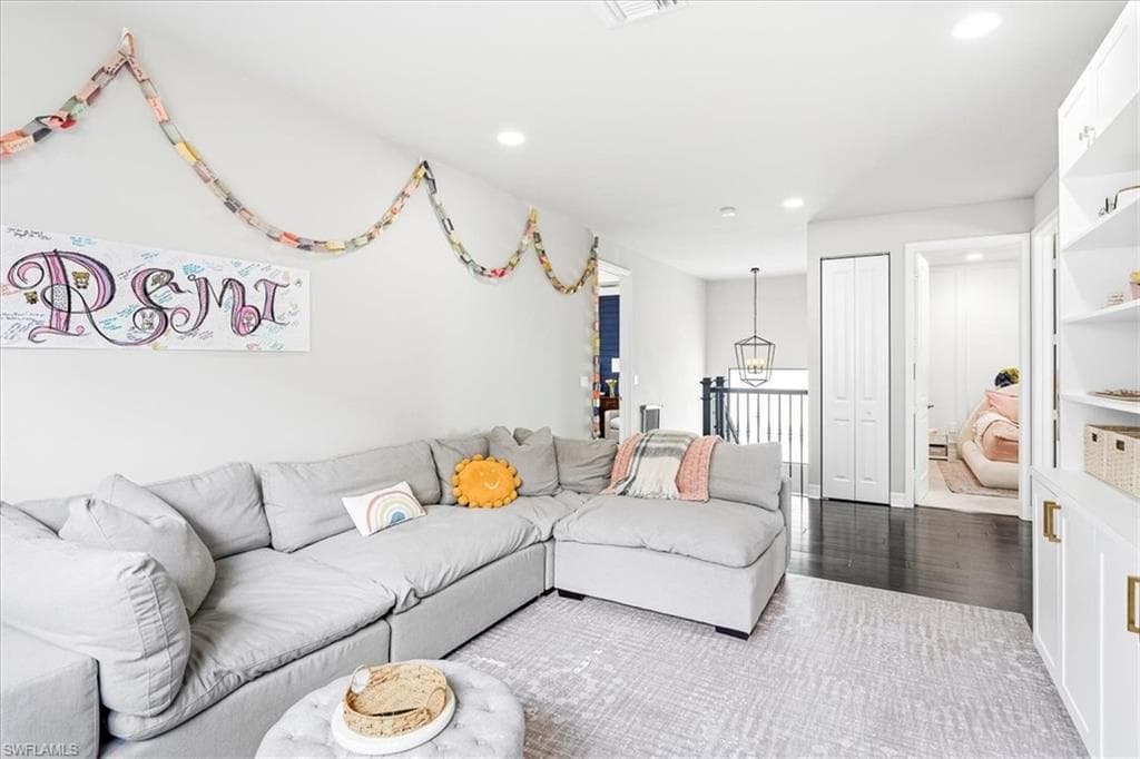 4432 Aurora ST-27