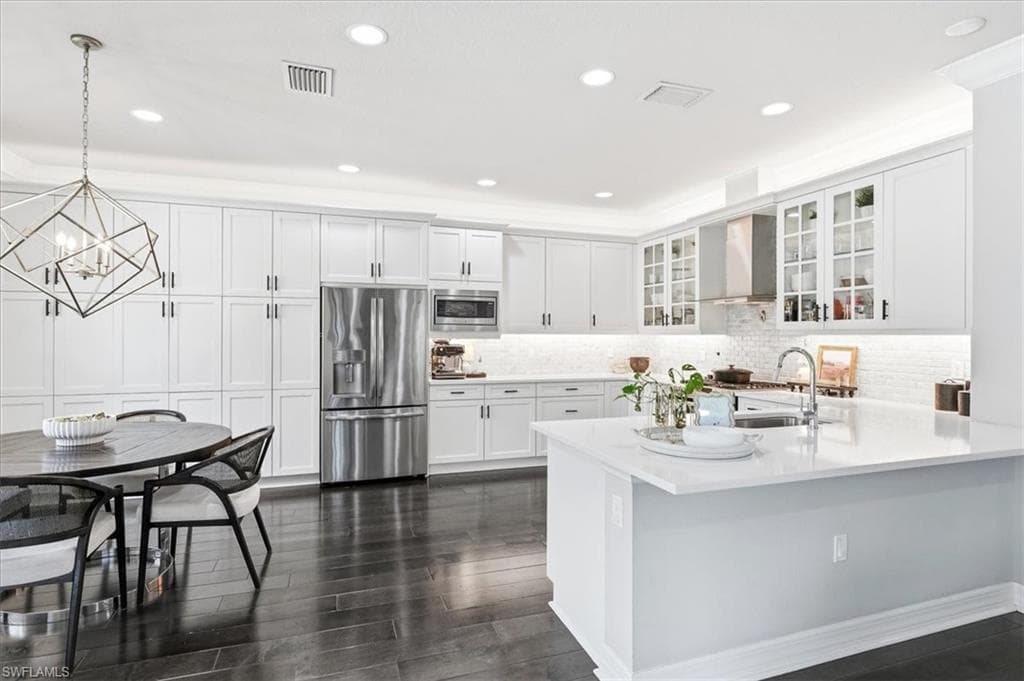 4432 Aurora ST-4