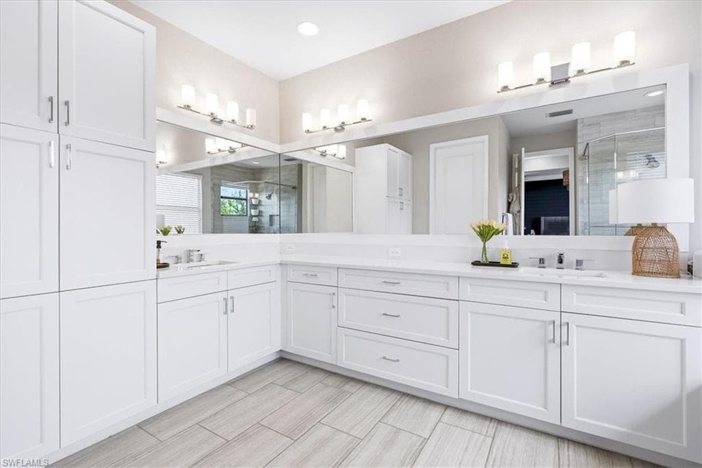 4432 Aurora ST-33