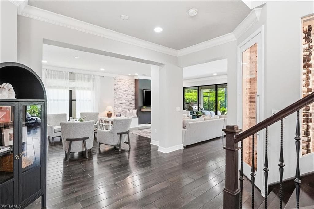 4432 Aurora ST-9
