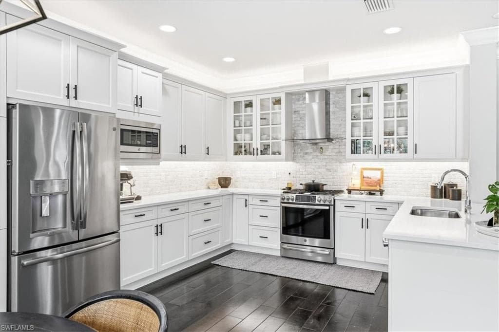 4432 Aurora ST-3